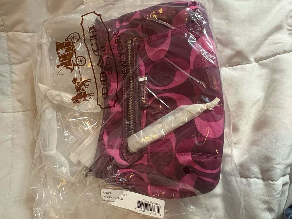 NWT Coach F26022 Berry Multicolor Signature Daisy Dream C Print Crossbody Bag